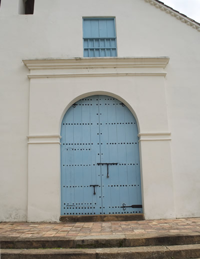 Puertas y cerrojos traidos de España