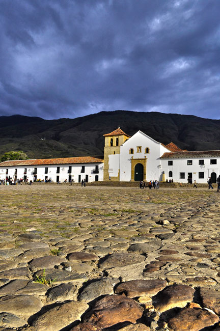 Catedral principal en la plaza central de Villa de Leyva
