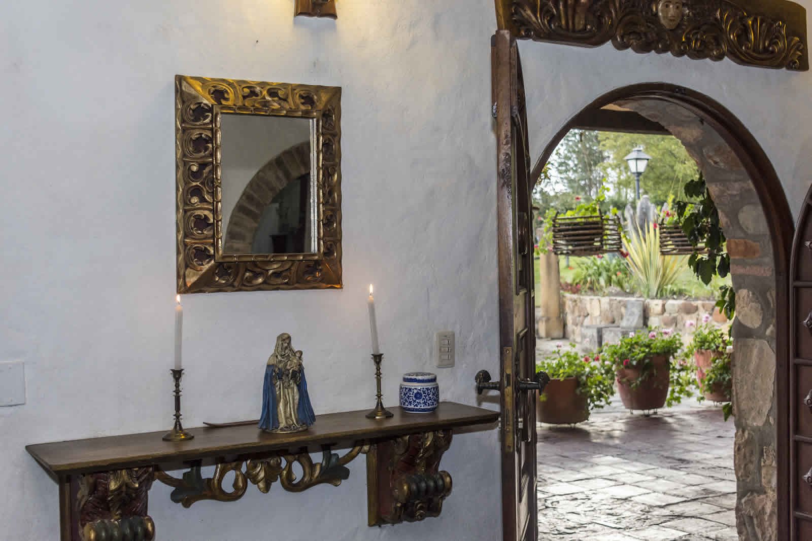 Puerta de entrada casa El Pino en Villa de Leyva