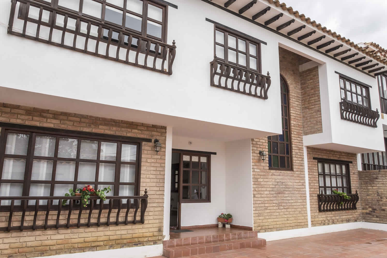 Fachada casa rosa Villa de Leyva