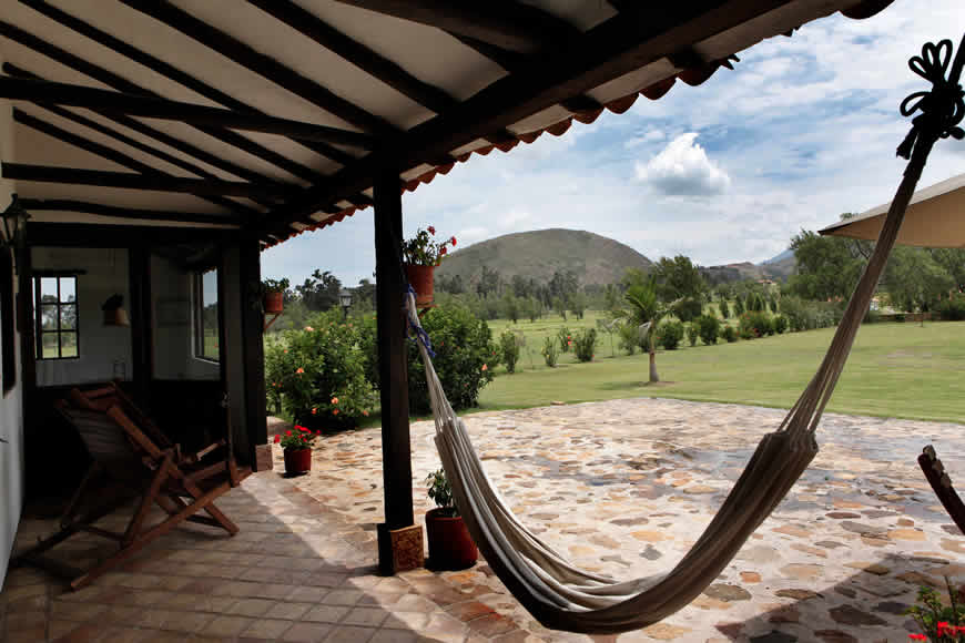 Zona de hamacas casa del río Villa de Leyva