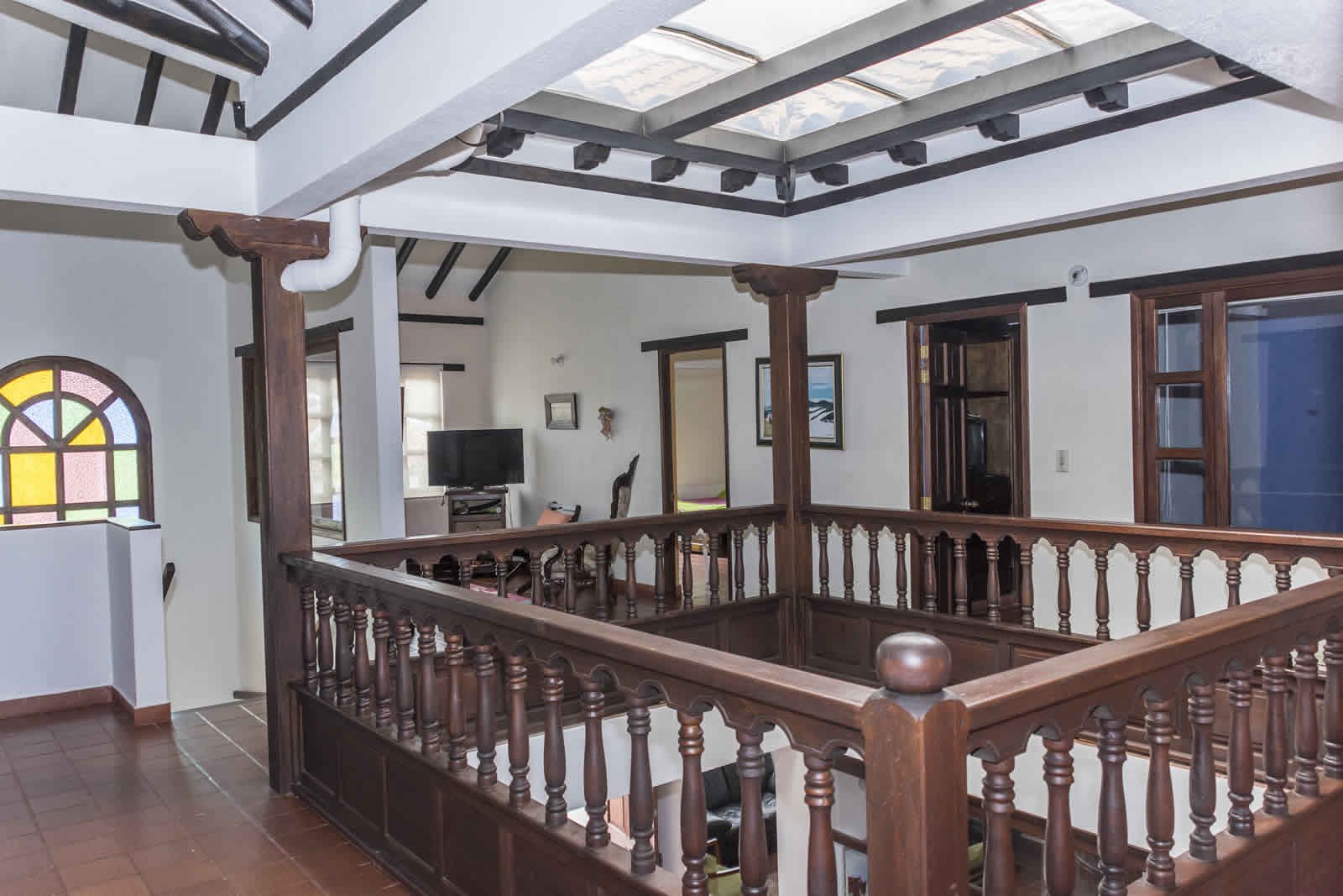 Sala de TV de la casa rosa en Villa de Leyva