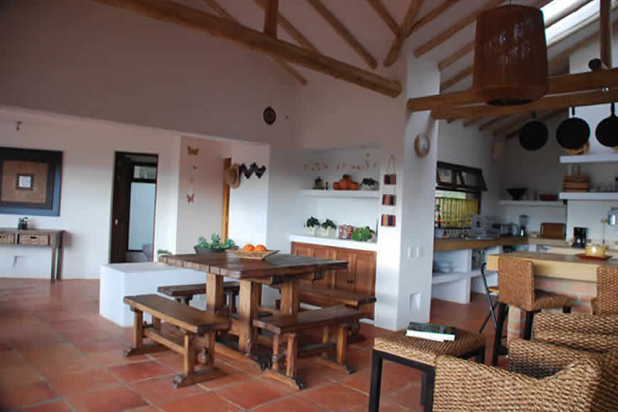 Comedor casa del viento en Villa de Leyva