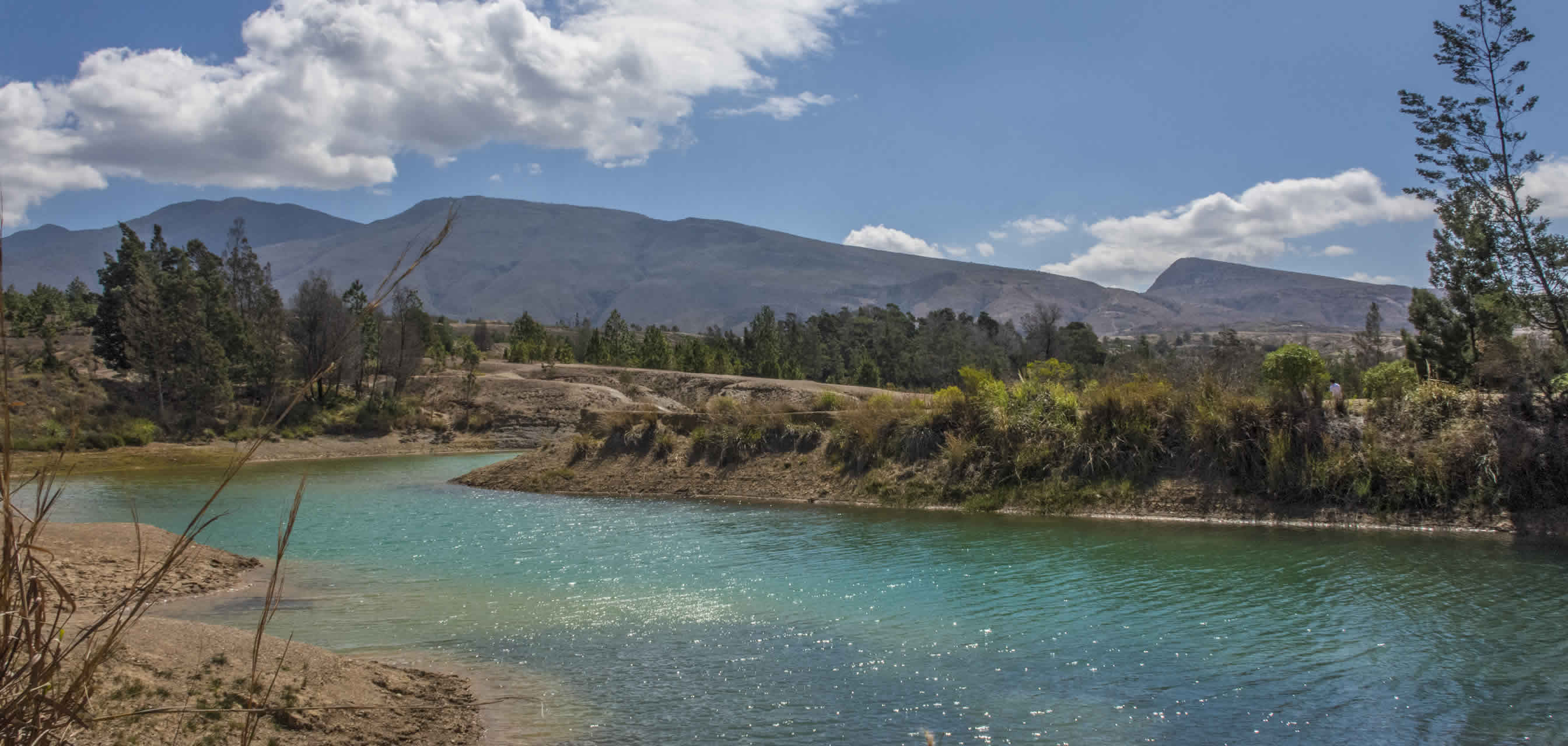 Paisaje pozos azules de Villa de Leyva