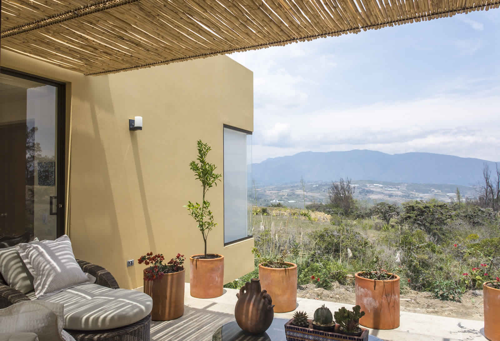 Terraza frontal casa ecce homo en villa de leyva