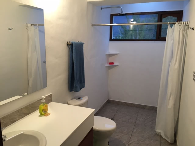 Alquiler casa El Silencio en Villa de Leyva baño